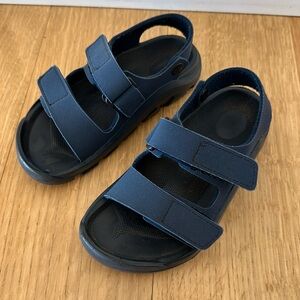 Toddler Birkenstock sandal navy size 29 unisex